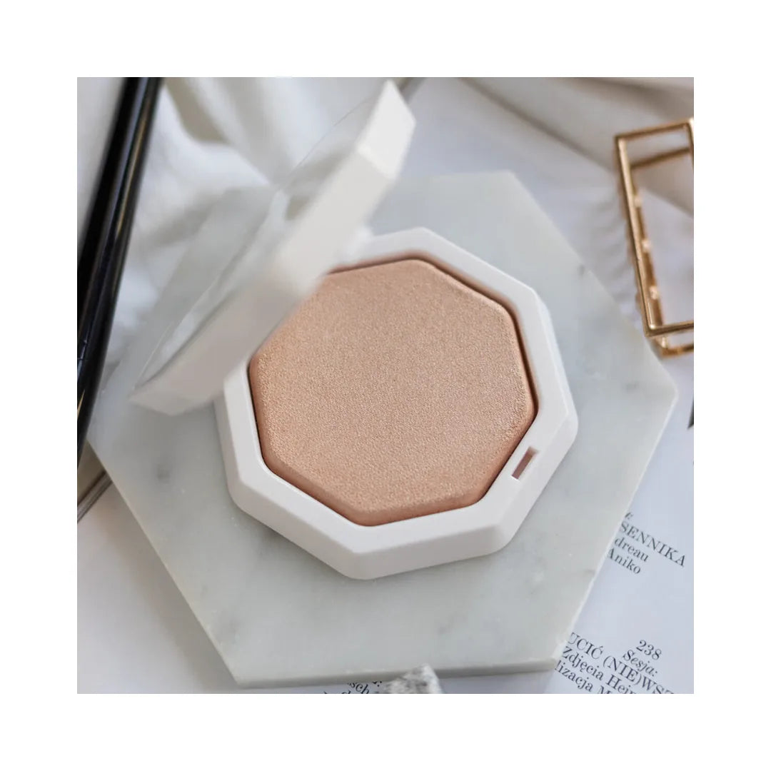 FENTY BEAUTY Demi'glow Light-Diffusing Highlighter