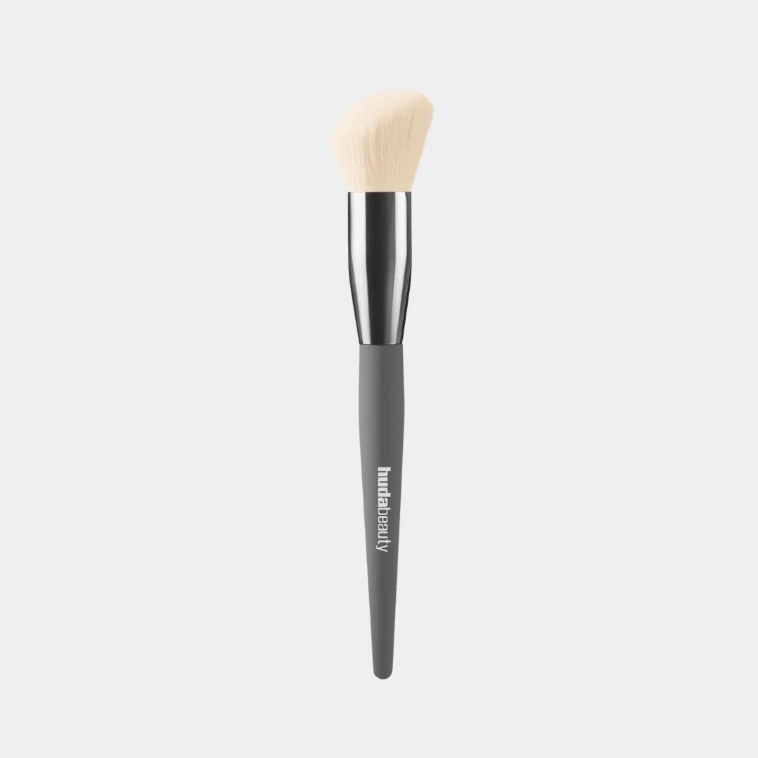 Diffusing Definition Brush HUDA BEAUTY Diffusing Cheek Brush – FluturaBeauty
