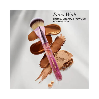 IT COSMETICS Love is the Foundation Brush