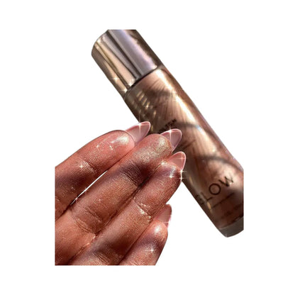 REVOLUTION BEAUTY Glow Molten Body Liquid Illuminator